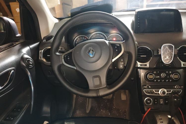 Used Renault Koleos 2012 2.5L 4x4 Comfort Edition with Navigation
