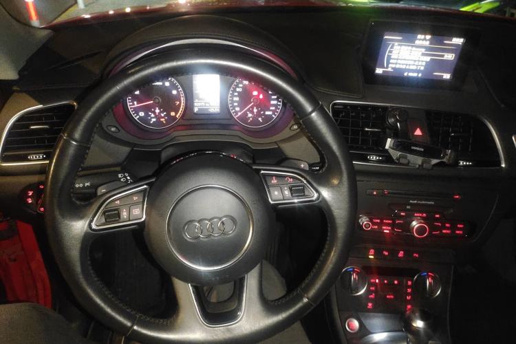 Used Audi Q3 2017 30 TFSI Fashion Model Steering Wheel