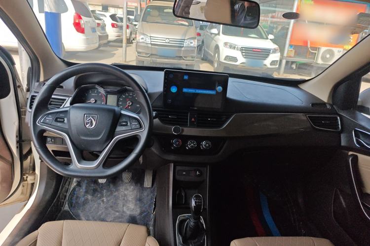 Used Baojun 310W 2017 1.5L Manual Fashion Model China V