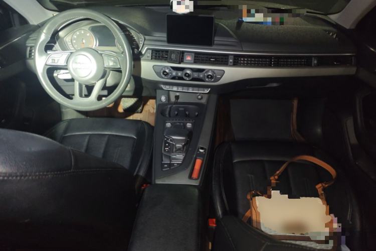 Used Audi A4L 2019 40 TFSI Ambition China VI Center Console