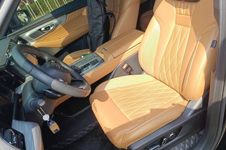 Used GAC Trumpchi GS8 2024 Linghang Series 2.0 TGDI Four-Wheel Drive Luxury Smart Connectivity Version