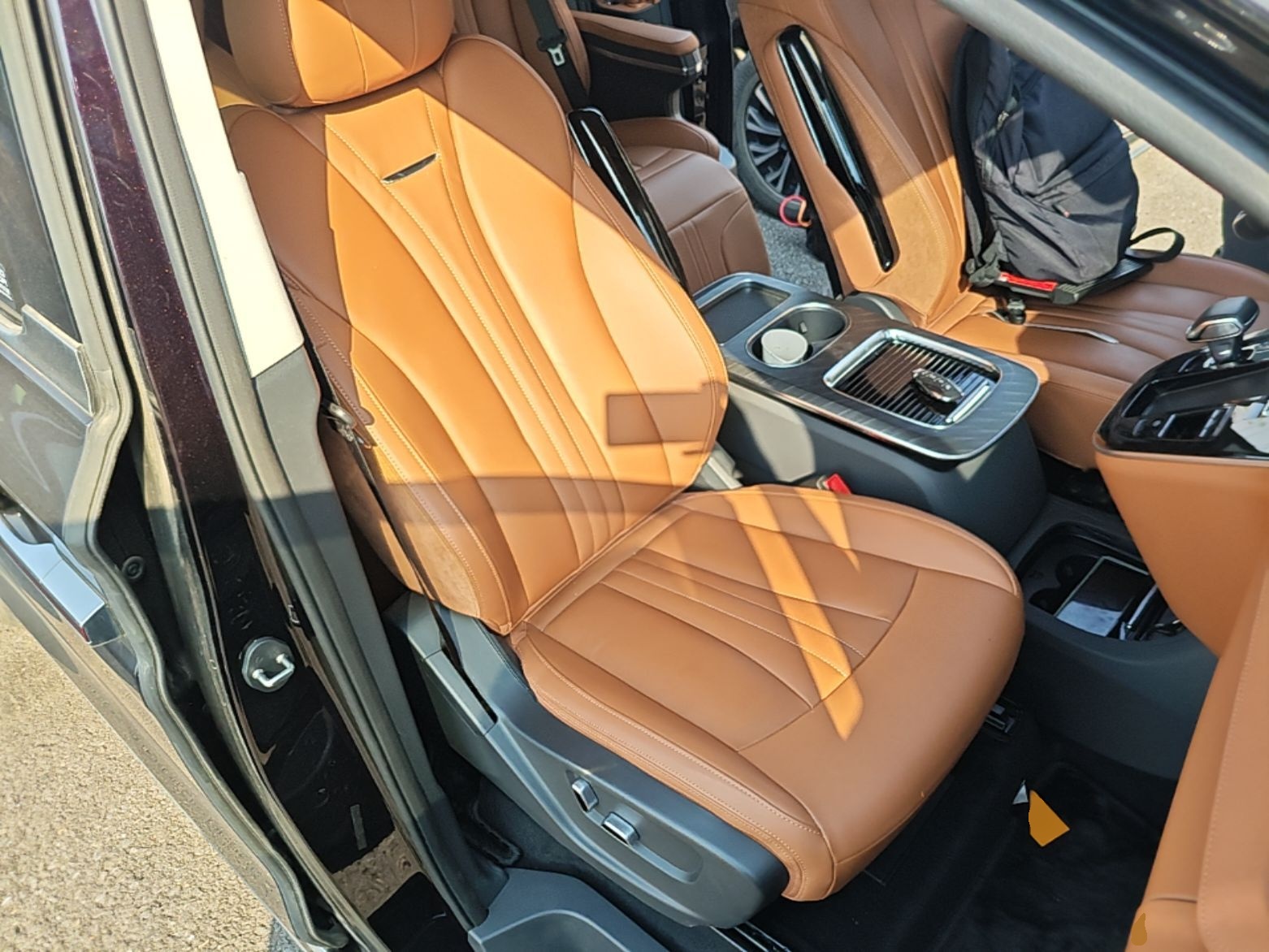 Hongqi HQ9 PHEV 2024 2.0T Four-Wheel Drive Business Edition — снимка 19