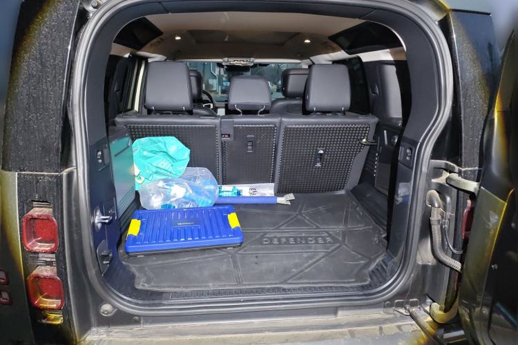 Used Land Rover Defender 2022 110 P400 X-DYNAMIC HSE Trunk