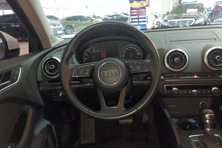 Used Audi A3 2019 Limousine 35 TFSI Fashion Edition China VI Emission Standard Steering Wheel