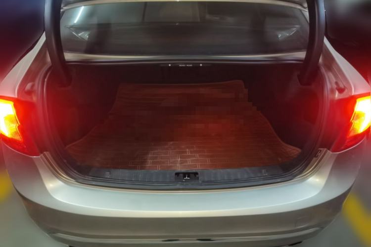 Used Volvo S60 2015 S60L 2.0T Zhiyuan Edition
