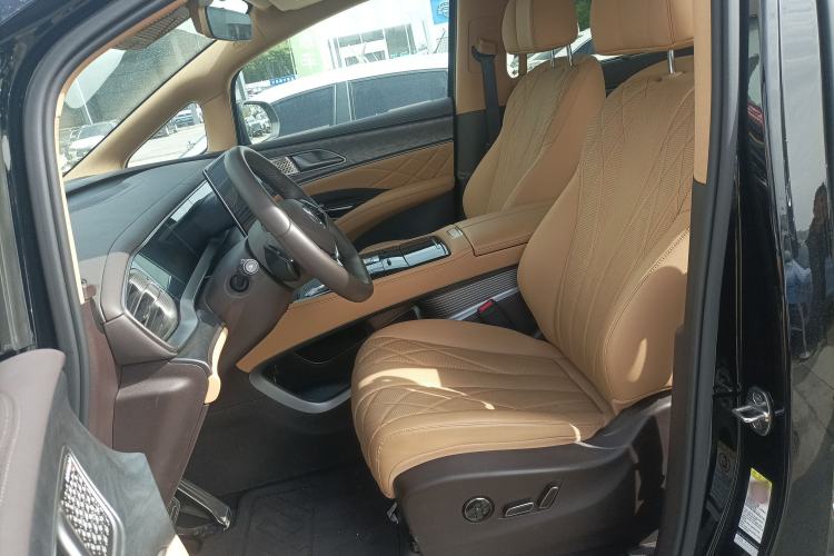 Used Denza D9 2025 DM-i Smart Drive 1020 Four-Wheel Drive Deluxe Model
