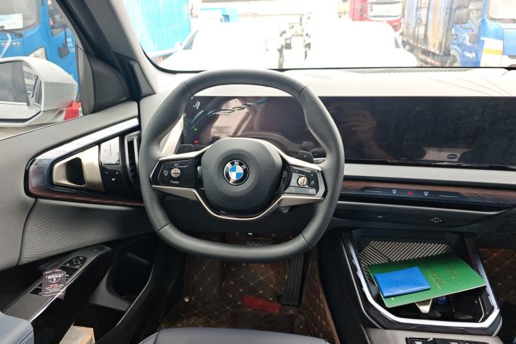 Used BMW X3 2025 xDrive25L Luxury Package Steering Wheel