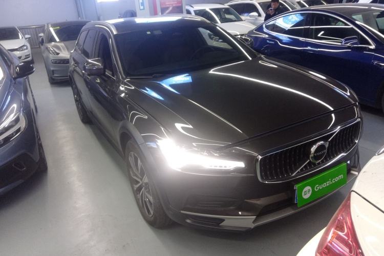 Used Volvo V90 2022 Cross Country B5 AWD Smart Range Edition