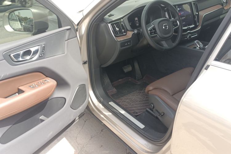 Used Volvo XC60 New Energy 2025 Plug-in Hybrid Long-Range All-Wheel Drive Smart & Luxurious Edition Driver Seat