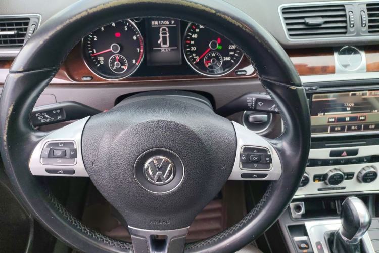Used Volkswagen Magotan 2012 Travel Edition 2.0 TSI Luxury Version Steering Wheel
