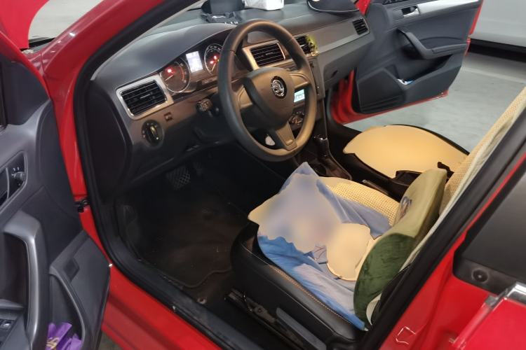 Used Skoda Rapid Spaceback 2016 Revised 1.6L Automatic Chuanxing Version Driver Seat