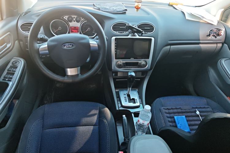 Used Ford Focus 2009 Two-Door 2.0L Automatic Sport Model Center Console