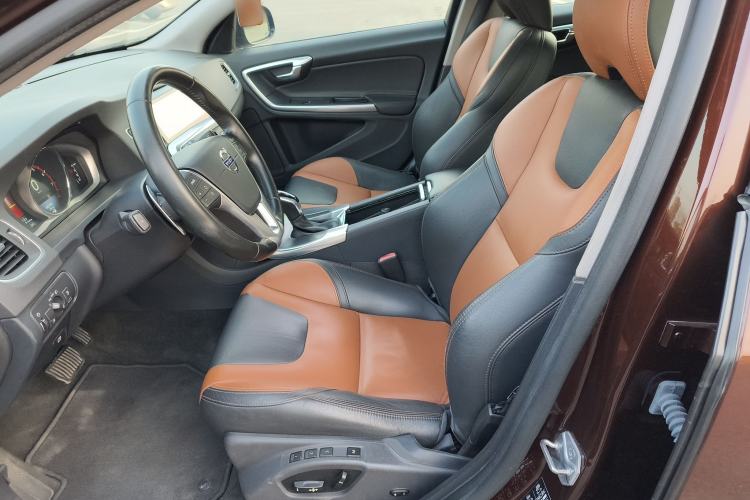 Used Volvo V60 2016 Cross Country T6 AWD
