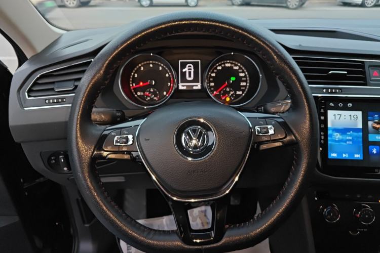 Used Volkswagen Tiguan L 2017 330TSI Automatic Two-Wheel Drive Luxury Edition