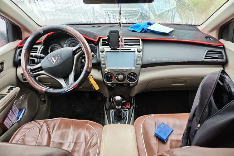 Used Honda City Classic 2012 1.5L manual Comfort version Center Console
