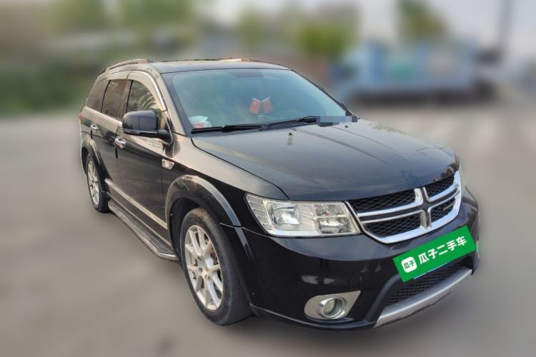 Used Dodge Journey 2013 2.4L Two-Wheel Drive Luxury Version Front Right 45 Deg