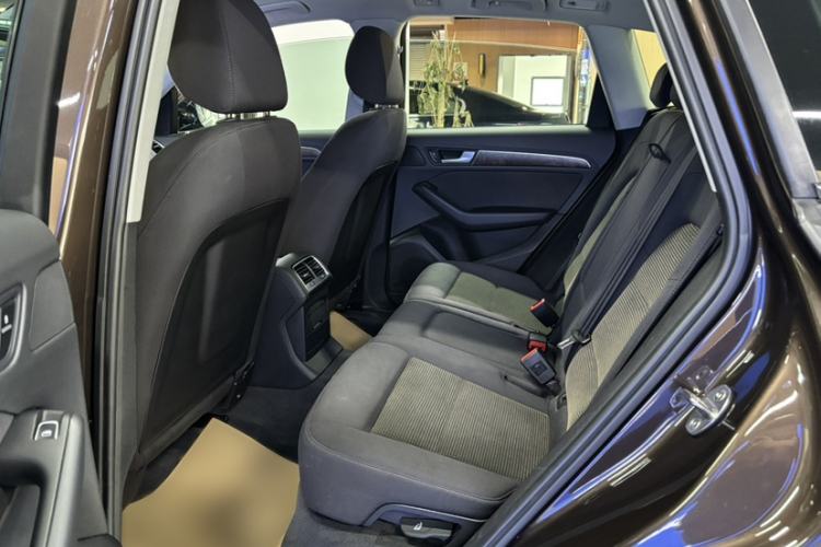 Used Audi Q5 2016 40 TFSI Trendy Edition Interior 2