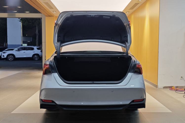 Used Toyota Avalon 2024 Dual-Motor 2.0L Luxury Edition