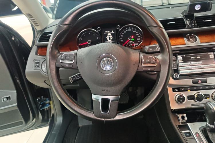 Used Volkswagen Magotan 2012 Travel Edition 2.0 TSI Comfort Version Steering Wheel