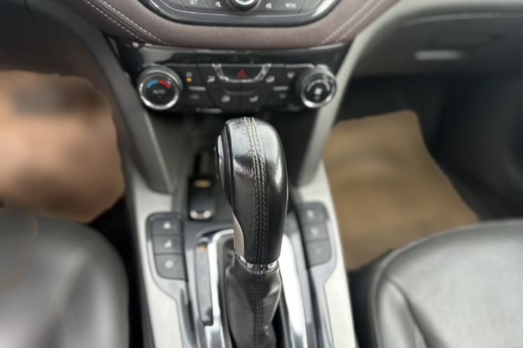 Used Chevrolet Malibu 2017 1.5T Automatic Luxury Edition Interior 4