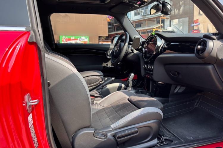 Used MINI 2023 Updated 2.0T COOPER S Racing Driver Interior 7