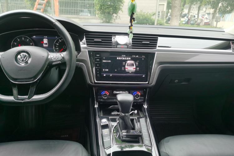 Used Volkswagen Phideon 2018 Revised Version 380TSI Two-Wheel Drive Business Edition Center Console