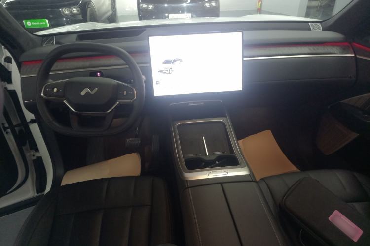 Used ONVO Luxeed L90 2025 Model—Max Six-Seater Version Center Console