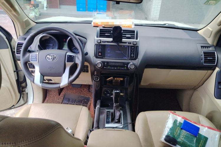 Used Toyota Prado 2016 2.7L Automatic Standard Edition Center Console