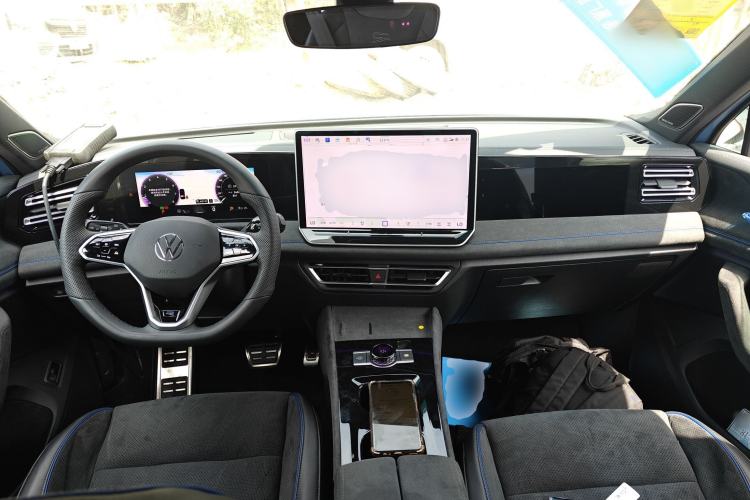 Used Volkswagen Tiguan L 2024 PRO 380TSI Four-Wheel Drive R-Line Prestige Edition Center Console