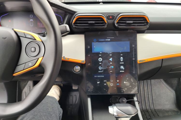 Used Dongfeng Aeolus Yixuan 2023 Mach Edition 1.5L Automatic Chasing Shadow Version Center Console