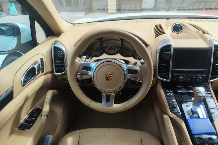 Used Porsche Cayenne 2014 Cayenne Platinum Edition 3.0T Steering Wheel