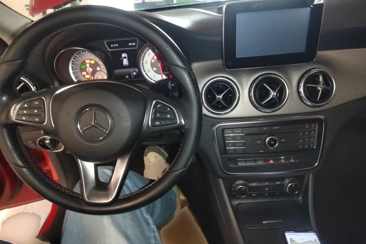 Used Mercedes-Benz GLA 2016 GLA 200 Sport Edition Center Console