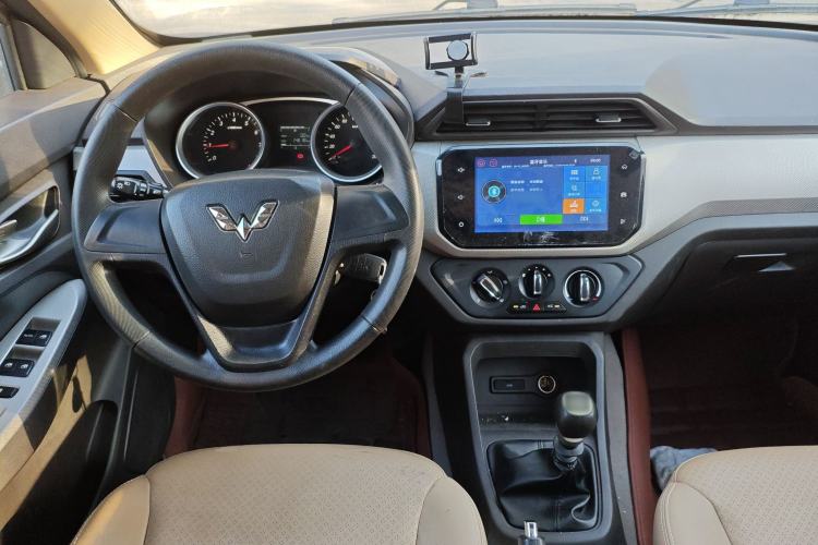 Used Wuling Hongguang 2019 1.5L S Comfort Edition China VI LAR