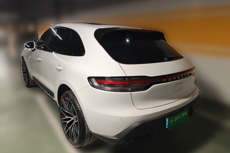 Used Porsche Macan 2024 Macan 2.0T Rear Left 45 Deg