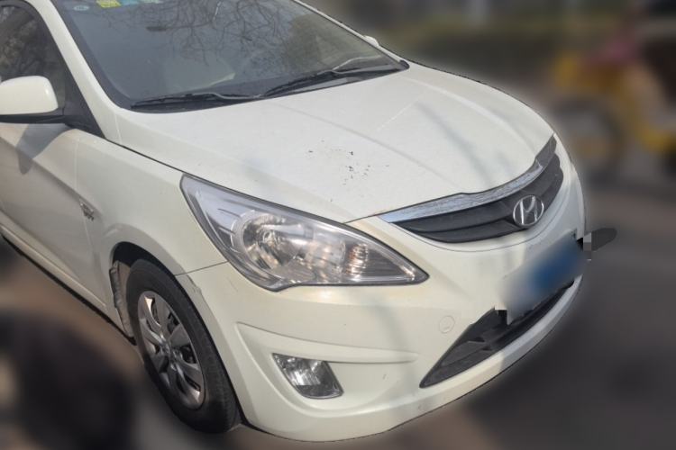 Used Hyundai Verna (older generation) 2010 Sedan 1.4L Manual Comfort GS Front Right 45 Deg