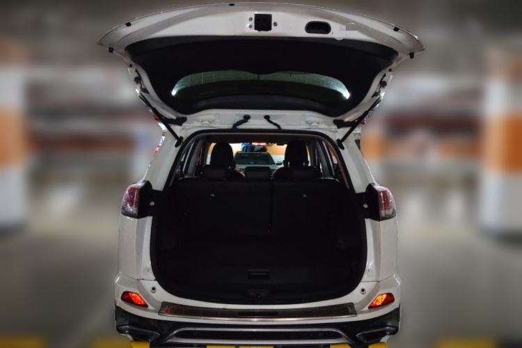 Used Toyota RAV4 2016 2.0L CVT Two-Wheel Drive Fashion Edition China V Standard Trunk