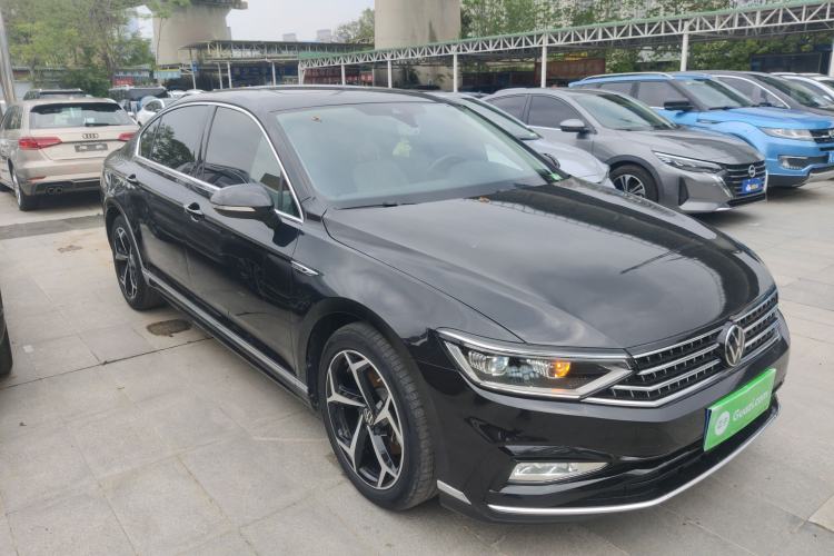Used Volkswagen Magotan 2023 2 Million Units Commemorative Edition 330TSI DSG Luxury Version Front Right 45 Deg