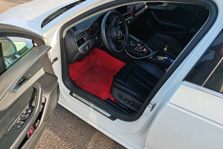 Used Audi A4L 2019 40 TFSI Ambition China VI Driver Seat