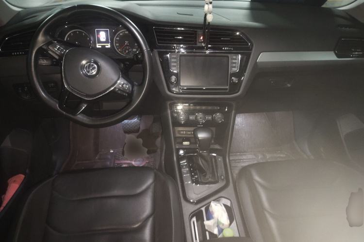 Used Volkswagen Tiguan L 2018 330TSI Automatic Two-Wheel Drive Luxury Edition Center Console