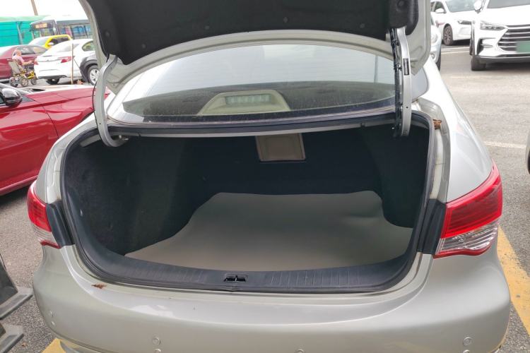 Used Nissan Sylphy 2016 Classic 1.6XE Automatic Leading Edition Trunk