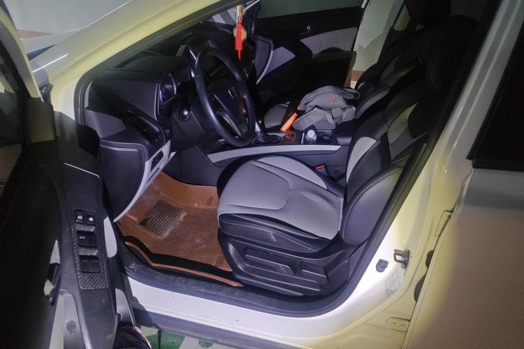 Used Luxgen U6 SUV 2014 1.8T Fashion Edition Left Front Seat