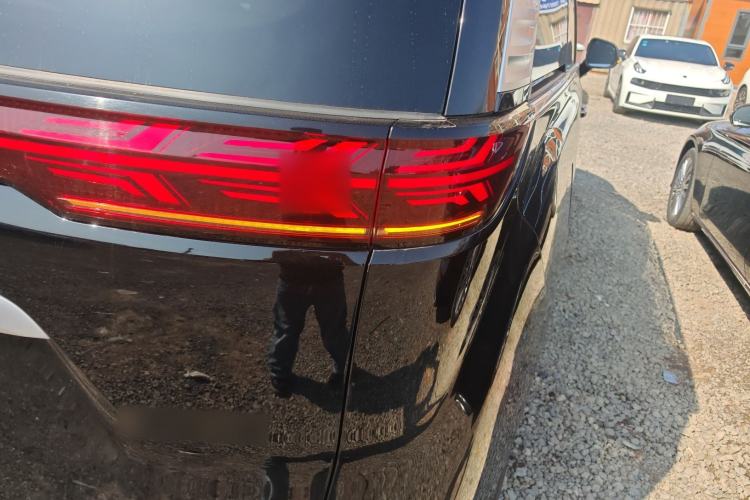 Used Denza D9 2025 DM-i Intelligent Drive 1020 Four-Wheel Drive Flagship Model
