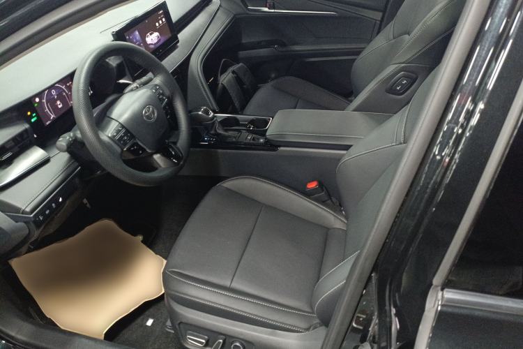 Used Toyota Camry 2026 Model Dual-Engine 2.0HSE Sport Lite Edition
