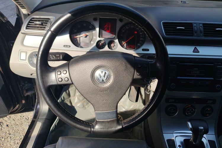 Used Volkswagen Magotan 2011 1.8TSI DSG Comfort Model Steering Wheel
