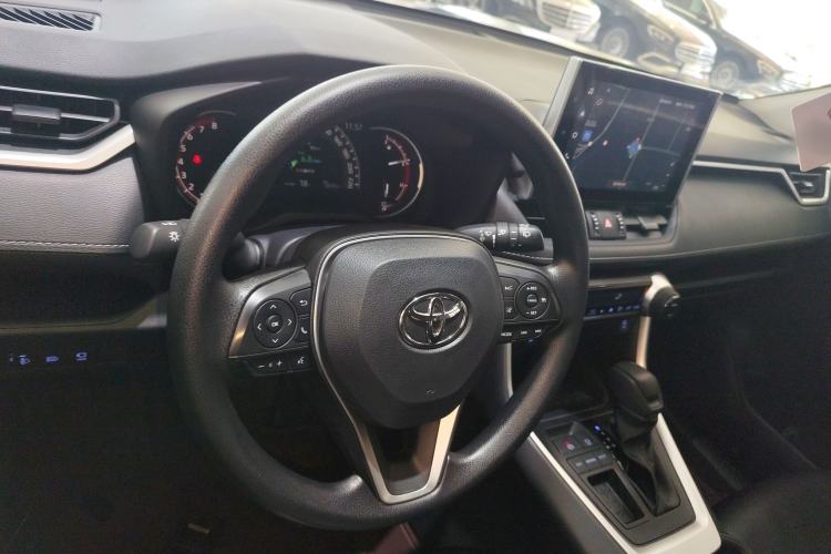 Used Toyota RAV4 2022 2.0L CVT Two-Wheel Drive Fashion Edition Center Console