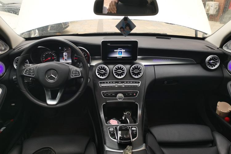 Used Mercedes-Benz C-Class 2018 C 180 L Fashion Edition Sport Version Center Console