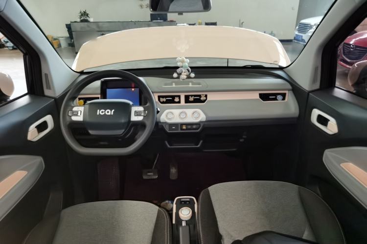 Used Chery QQ Ice Cream 2022 120km Conical Shape Lithium Iron Phosphate Center Console