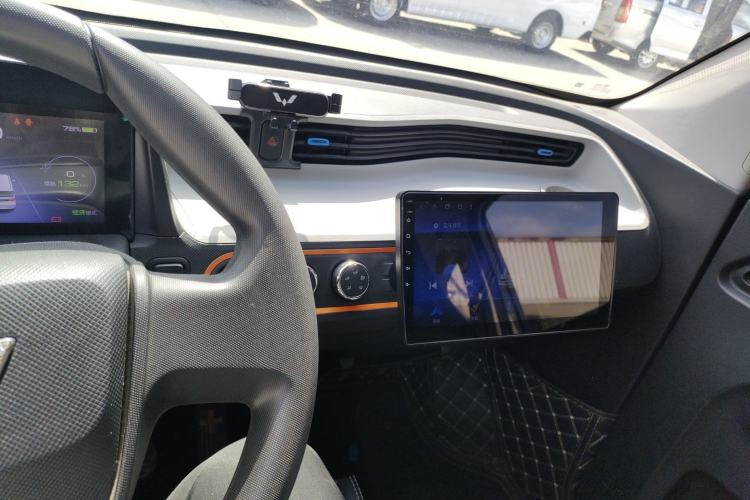 Used Wuling Hongguang MINIEV 2020 Enjoyment Model Lithium Iron Phosphate Center Console