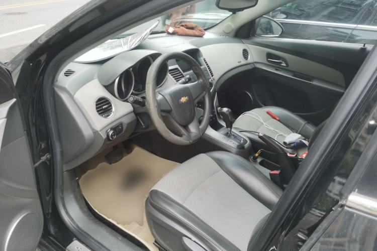 Used Chevrolet Cruze 2013 1.8L SE AT Driver Seat