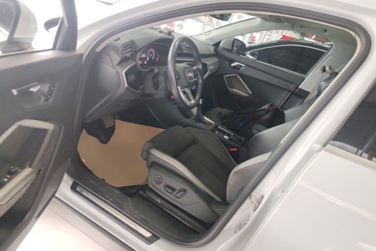 Used Audi Q3 2021 35 TFSI Progressive Dynamic Edition Driver Seat